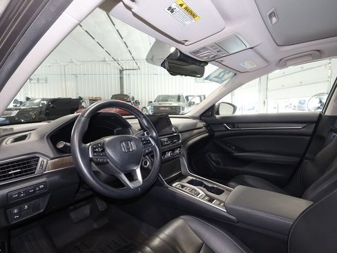 Used 2022 Honda Accord Touring image 9