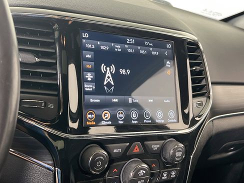 Used 2022 Jeep Grand Cherokee Limited image 15