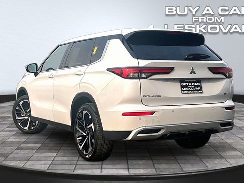 Used 2024 Mitsubishi Outlander SE AWD/4WD image 2