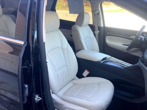 Used 2023 Buick Enclave Avenir image 7