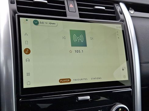 Certified 2025 Land Rover Discovery S image 23