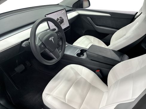 Certified 2023 Tesla Model Y Long Range AWD/4WD image 9