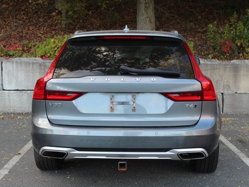 Used 2019 Volvo V90 T6 Cross Country w/ Advanced Package image 8