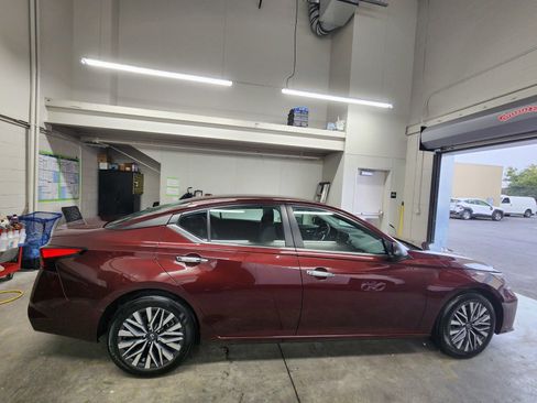 Used 2024 Nissan Altima 2.5 SV FWD image 32