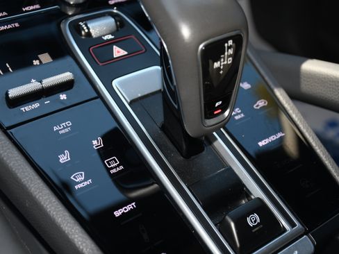 Used 2019 Porsche Cayenne image 16