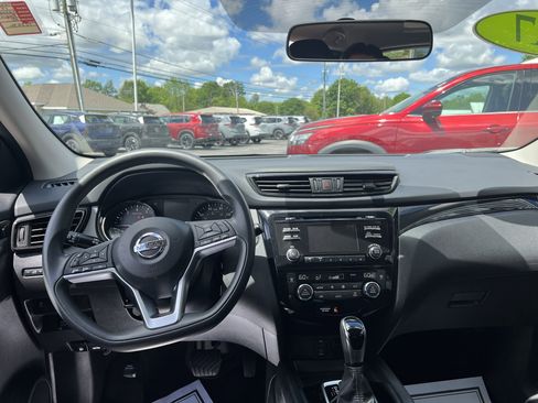 Used 2017 Nissan Rogue Sport SV AWD/4WD image 5