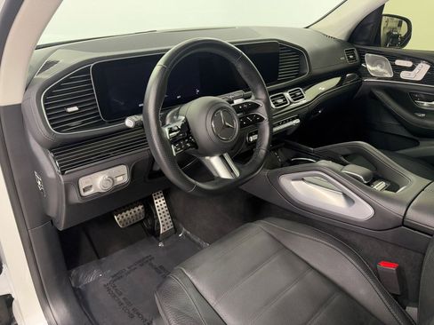 Used 2024 Mercedes-Benz GLS 580 4MATIC image 9