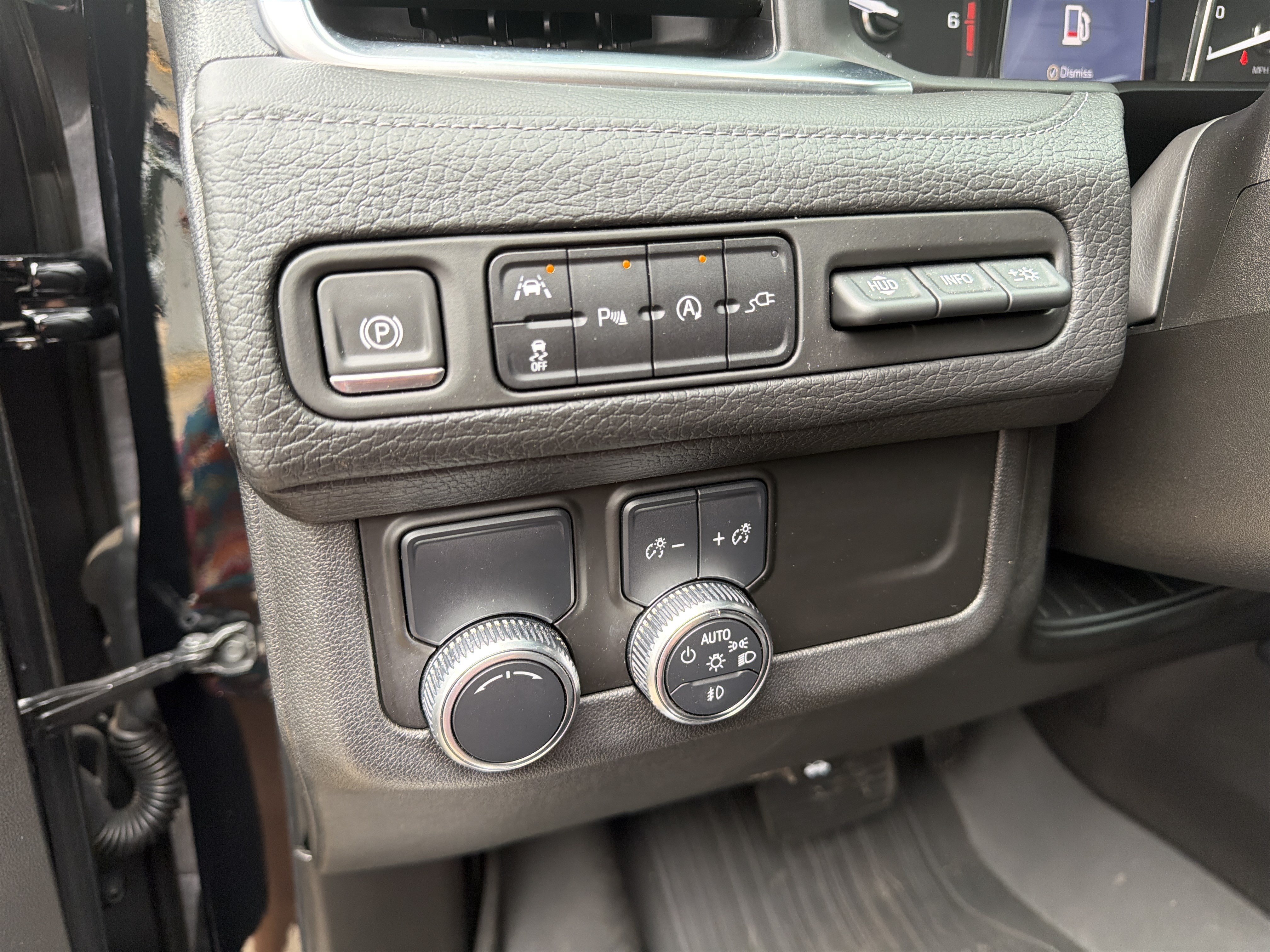 Used 2021 GMC Yukon Denali w/ Denali Premium Package RWD image 13