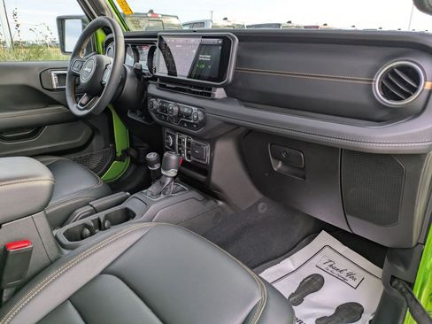 Used 2025 Jeep Gladiator Sport image 28