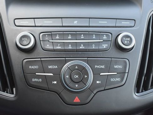 Used 2018 Ford Focus SE w/ SE Appearance Package image 24