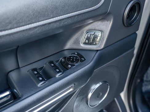 Used 2023 Ford Expedition Max XLT image 33