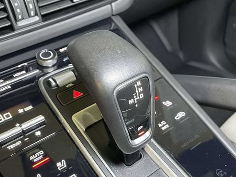 Used 2022 Porsche Cayenne Platinum Edition AWD/4WD image 32
