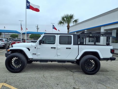 Used 2024 Jeep Gladiator Sport AWD/4WD image 24
