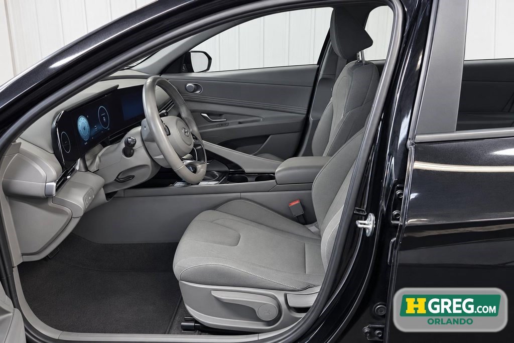 Used 2023 Hyundai Elantra SEL w/ Convenience Package FWD image 10