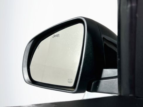 Used 2022 Jeep Compass Latitude w/ Sun and Sound Group AWD/4WD image 16