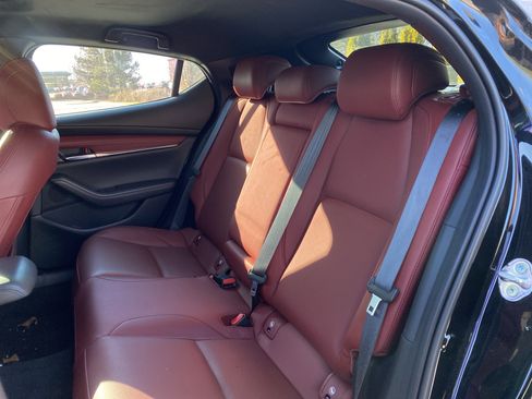 Used 2025 MAZDA MAZDA3 2.5 S Hatchback w/ Premium Pkg image 8