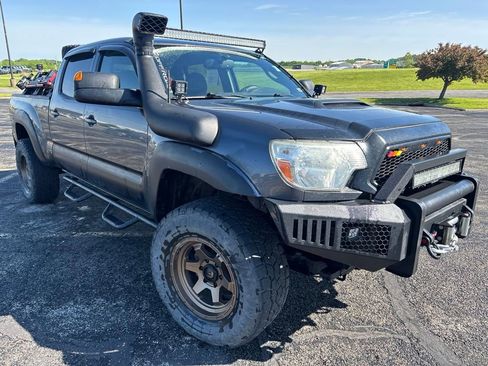 Used 2015 Toyota Tacoma 4x4 Double Cab image 3