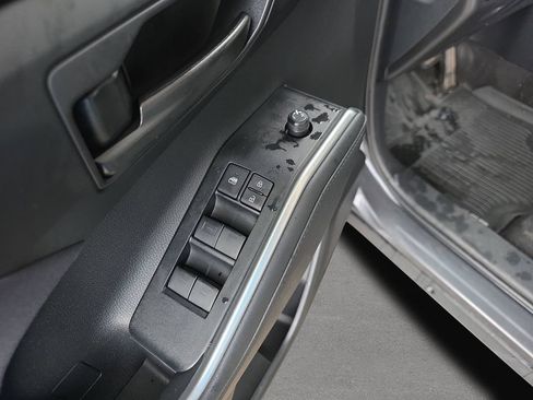 Used 2020 Toyota Highlander L FWD image 18