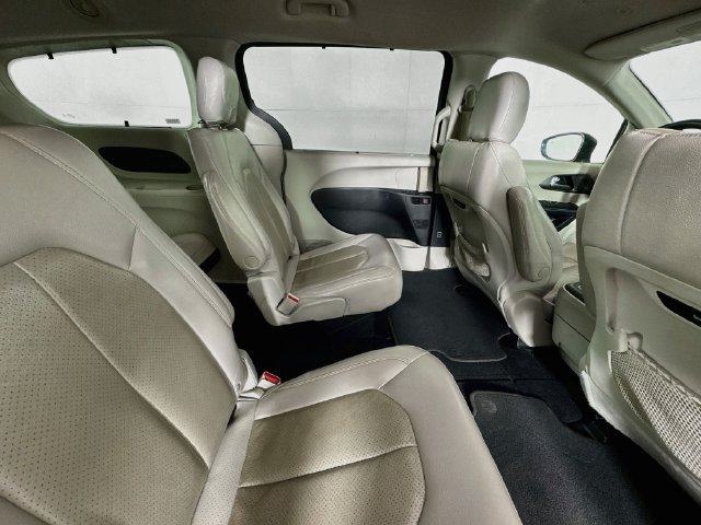 Used 2021 Chrysler Pacifica Touring-L FWD image 24