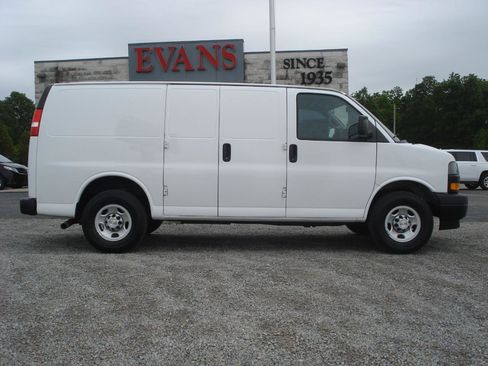 Used 2021 Chevrolet Express 2500 RWD image 1