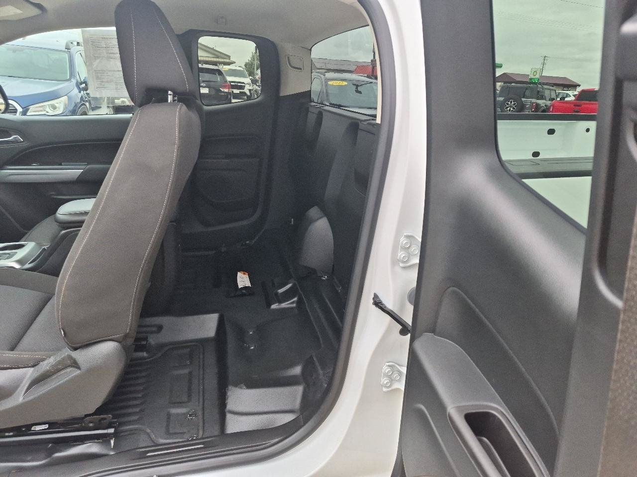 Used 2022 Chevrolet Colorado LT w/ Fleet Safety Package AWD/4WD image 11