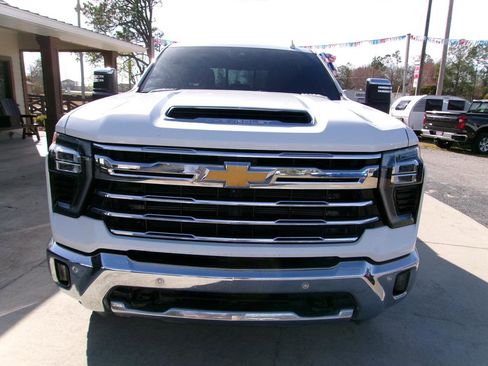 Used 2024 Chevrolet Silverado 2500 LTZ w/ LTZ Premium Package image 2