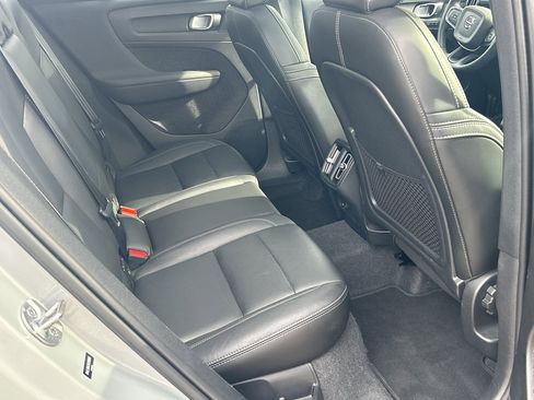 Used 2024 Volvo XC40 B5 Core image 23