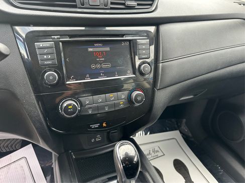 Used 2019 Nissan Rogue S image 23