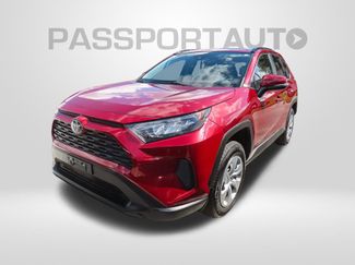 Used 2021 Toyota RAV4 LE image 1