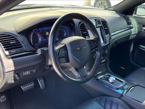 Used 2023 Chrysler 300 C RWD image 2