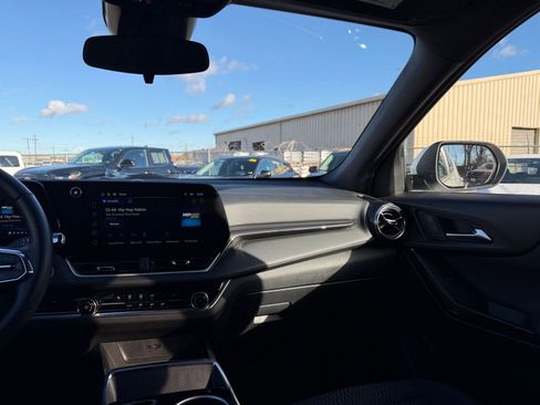 Used 2025 Chevrolet Equinox LT image 34