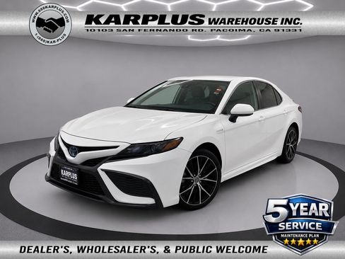 Used 2021 Toyota Camry SE FWD image 1