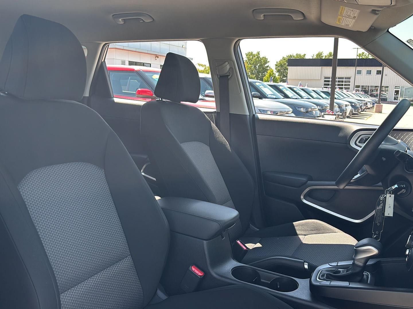 Used 2025 Kia Soul LX w/ LX Technology Package FWD image 26