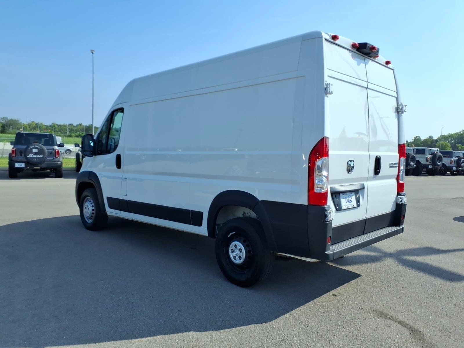 Used 2024 RAM ProMaster 2500 w/ Convenience Group FWD image 5