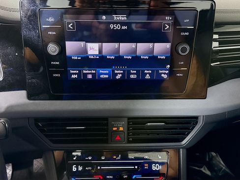 Used 2025 Volkswagen Jetta SE FWD image 18