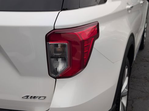 Used 2023 Ford Explorer Platinum w/ Technology Package image 12