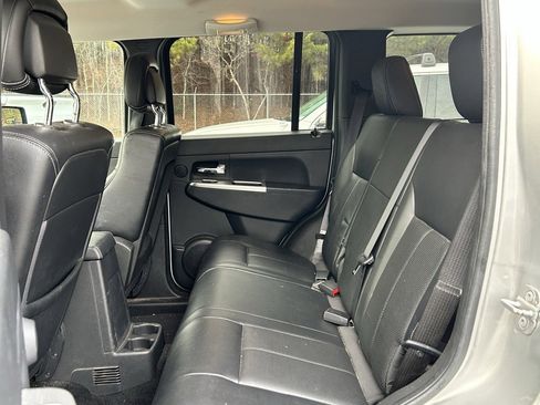 Used 2010 Jeep Liberty Limited w/ Chrome Accents Group image 5