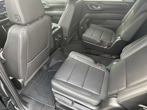 Used 2024 Chevrolet Suburban Z71 w/ Luxury Package image 20