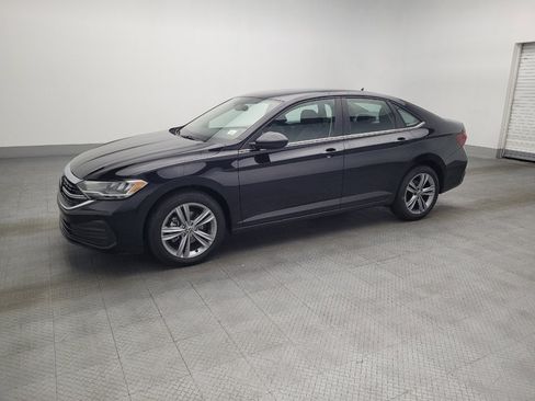 Used 2024 Volkswagen Jetta SE image 2