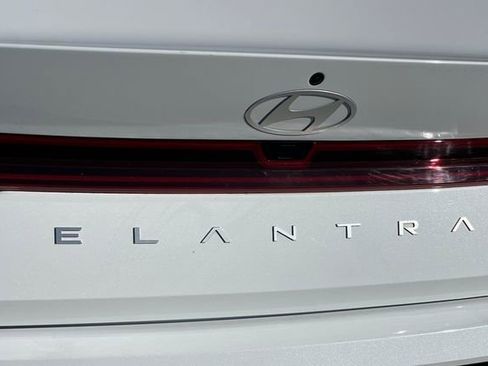 Certified 2025 Hyundai Elantra Limited FWD image 34
