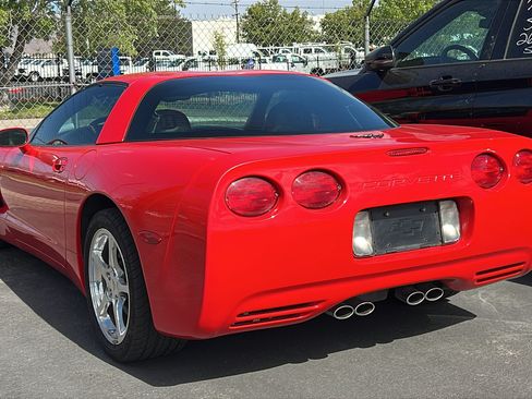 Used 2002 Chevrolet Corvette Coupe w/ Preferred Equipment Group2 RWD image 2