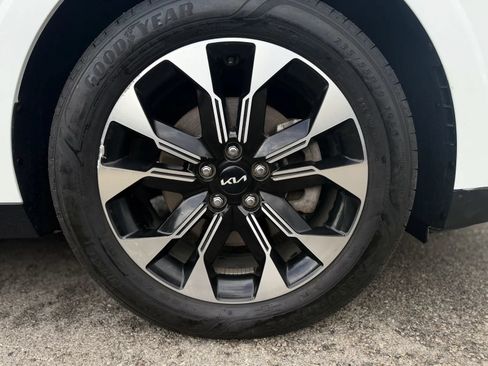 Used 2024 Kia Carnival EX FWD image 36