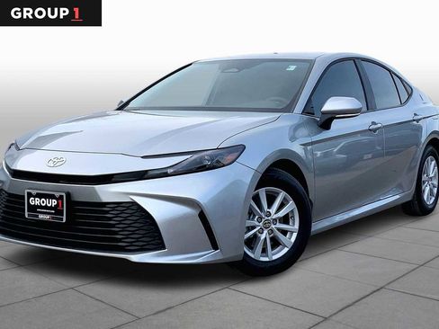 Used 2026 Toyota Camry LE image 1