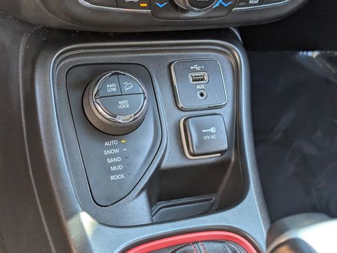 Used 2019 Jeep Compass Trailhawk image 26