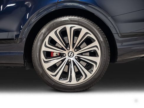Used 2022 Bentley Bentayga image 19