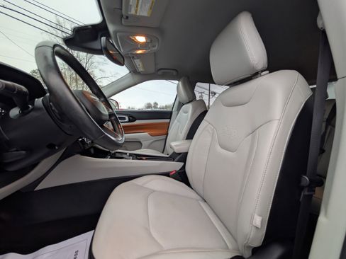 Used 2022 Jeep Compass Limited image 30