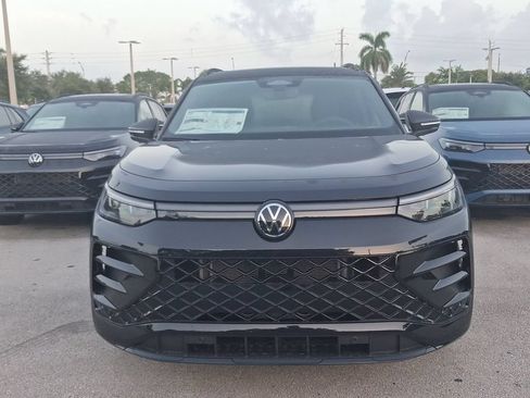 New 2026 Volkswagen Tiguan SE R-Line FWD image 2