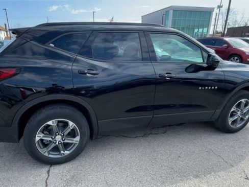 New 2025 Chevrolet Blazer LT w/ Convenience Package AWD/4WD image 2