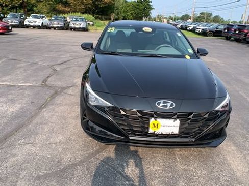 Used 2023 Hyundai Elantra SE FWD image 9