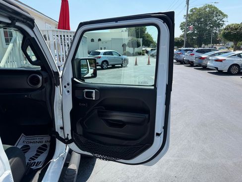 Used 2020 Jeep Gladiator Sport w/ Quick Order Package 24S AWD/4WD image 20